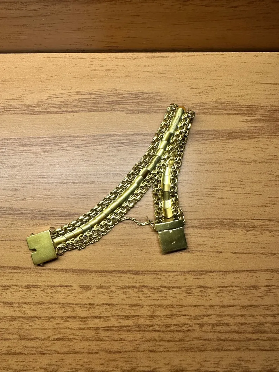 Pulseira Dourada Elegante