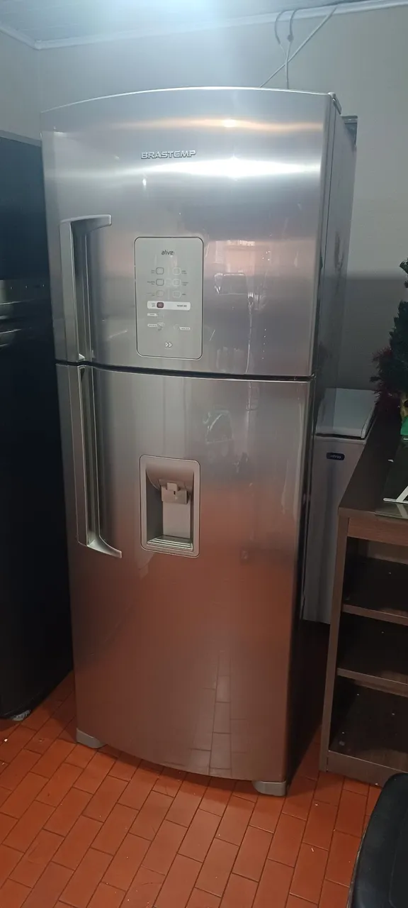 Geladeira Brastemp Frost Free com Dispenser de Água