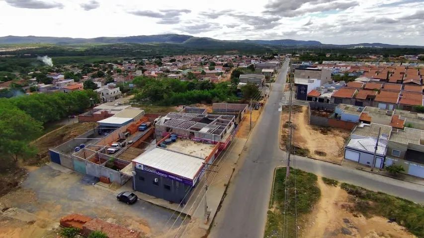 Vendo imóvel com 2 pontos comerciais + casa + terreno no Village I - Montes Claros - Foto 2