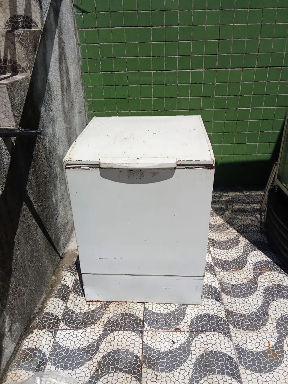 Freezer Horizontal Branco estar moto funcionando mais gelando pouco fraco