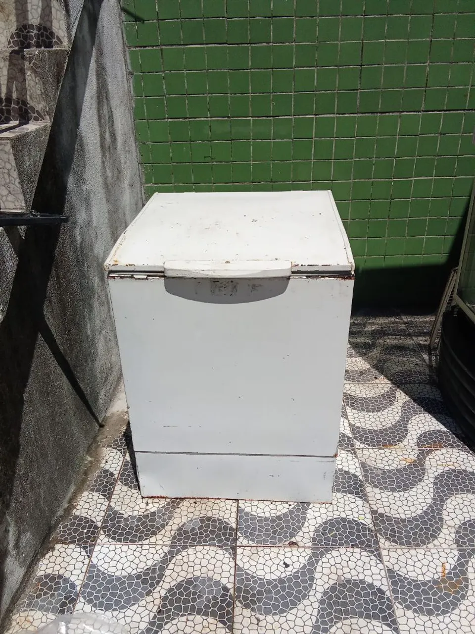 Freezer Horizontal Branco estar moto funcionando mais gelando pouco fraco