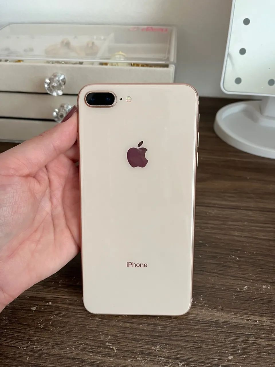 iPhone 8 Plus dourado 