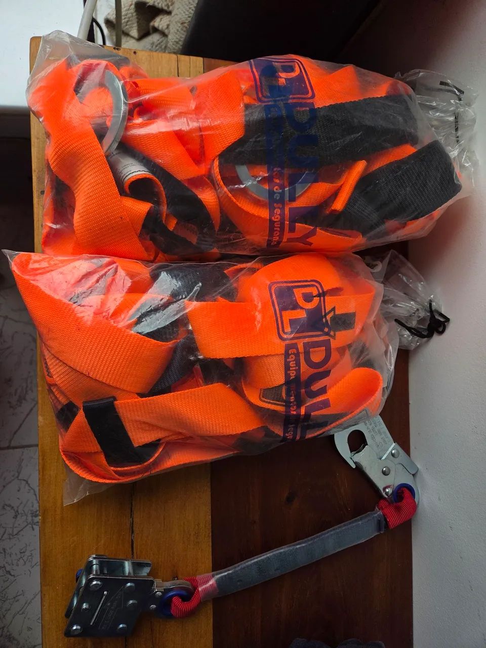 4 cinturão de segurança paraquedista dully e 1 trava quedas NOVOS - Foto 2