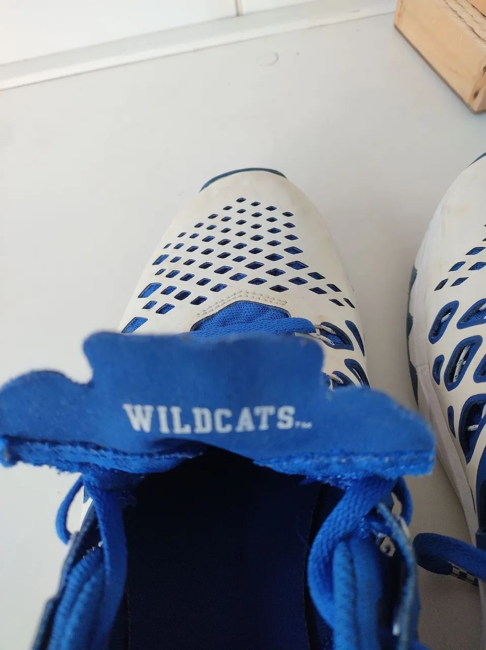 Tênis Esportivo Azul e Branco - Conforto e Estilo - Foto 4