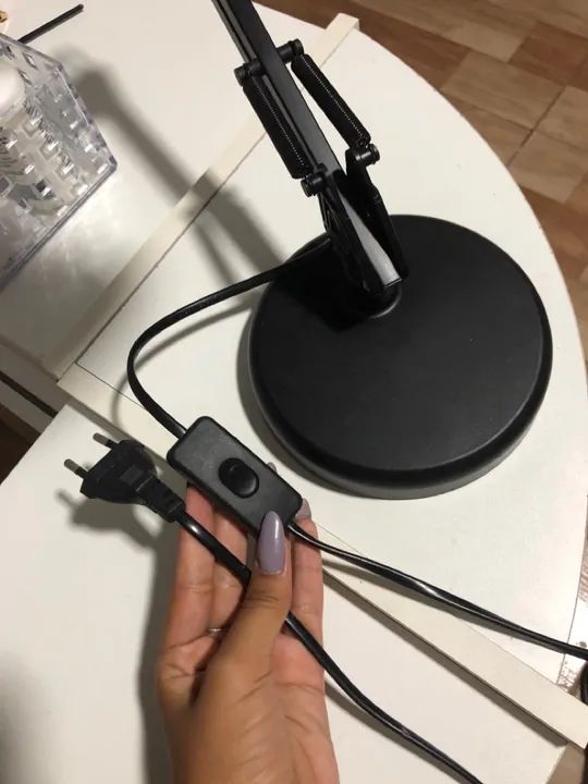 Luminária de mesa com braço articulado - Foto 3