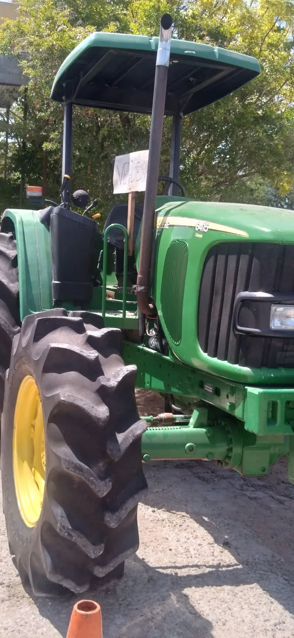 Trator John Deere 6415 - Excelente estado