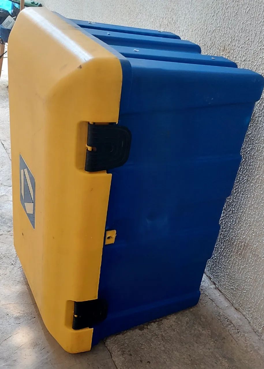 Caixa/ cofre plástico 150lts  - Foto 2