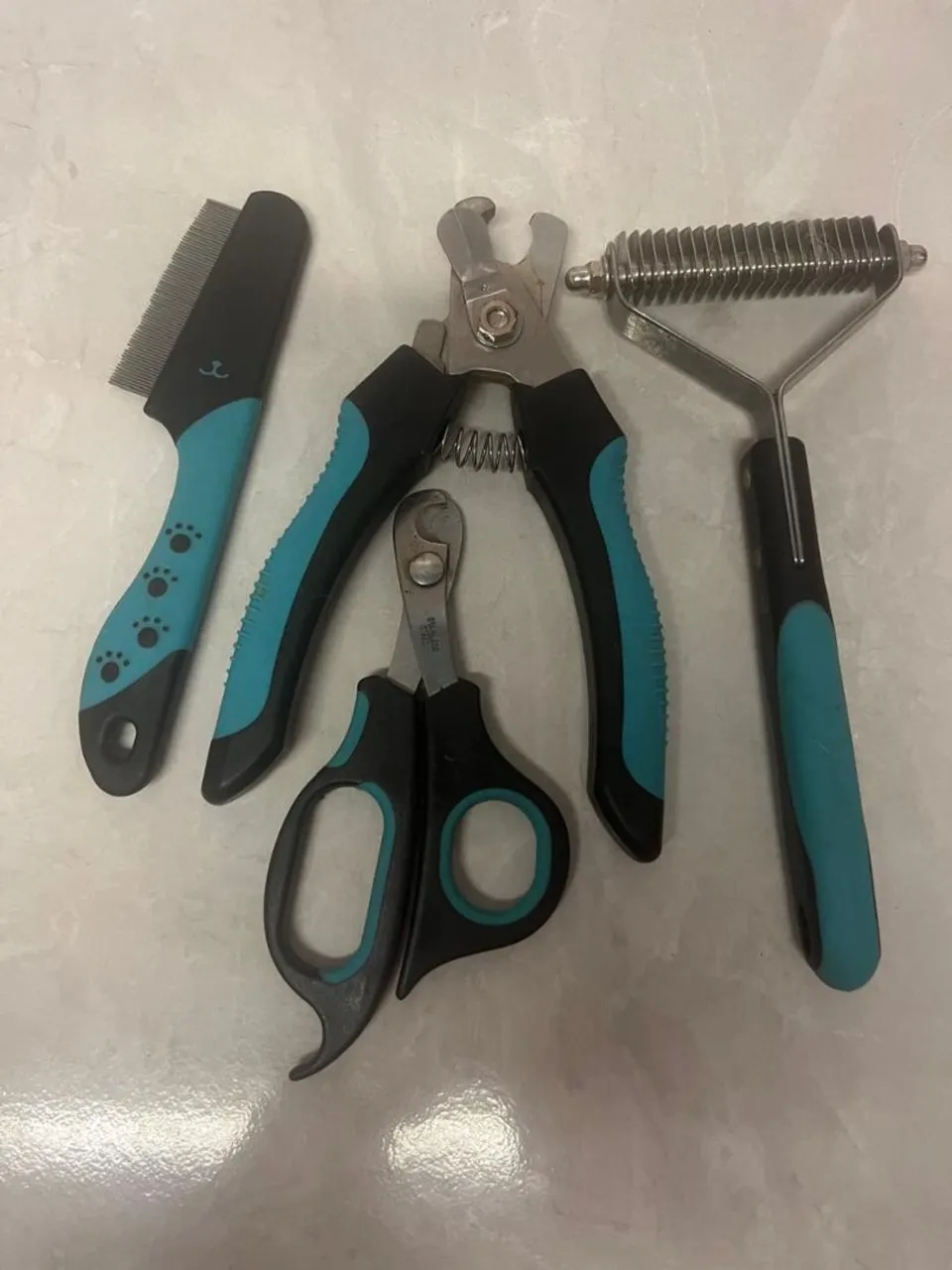 Kit de Higiene para Pets - Tesoura, Rasqueadeira e mais!