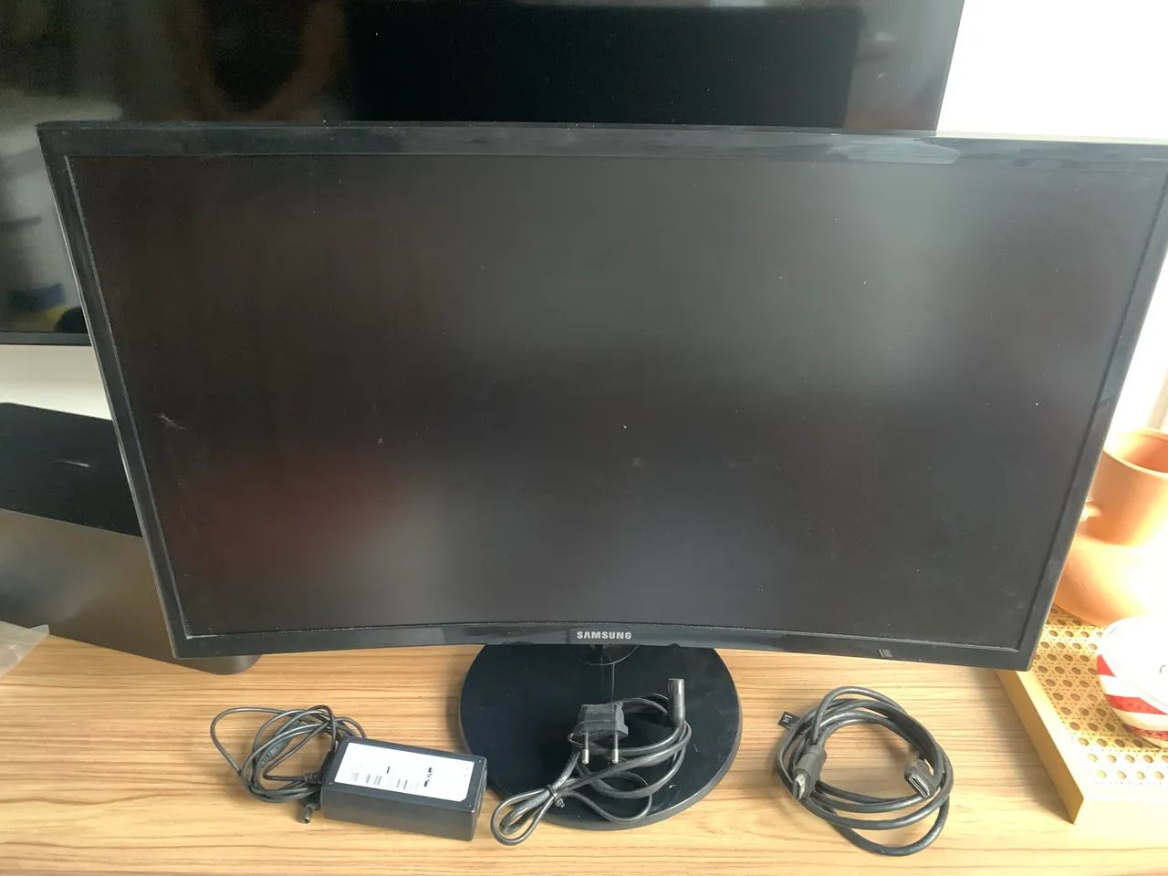 Monitor Samsung Curvo 24" (C24F390) - Impecável e Completo - Foto 2