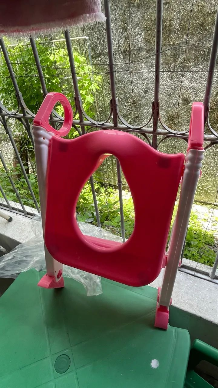 Assento infantil para privada com escadinha ROSA E AZUL - Foto 2