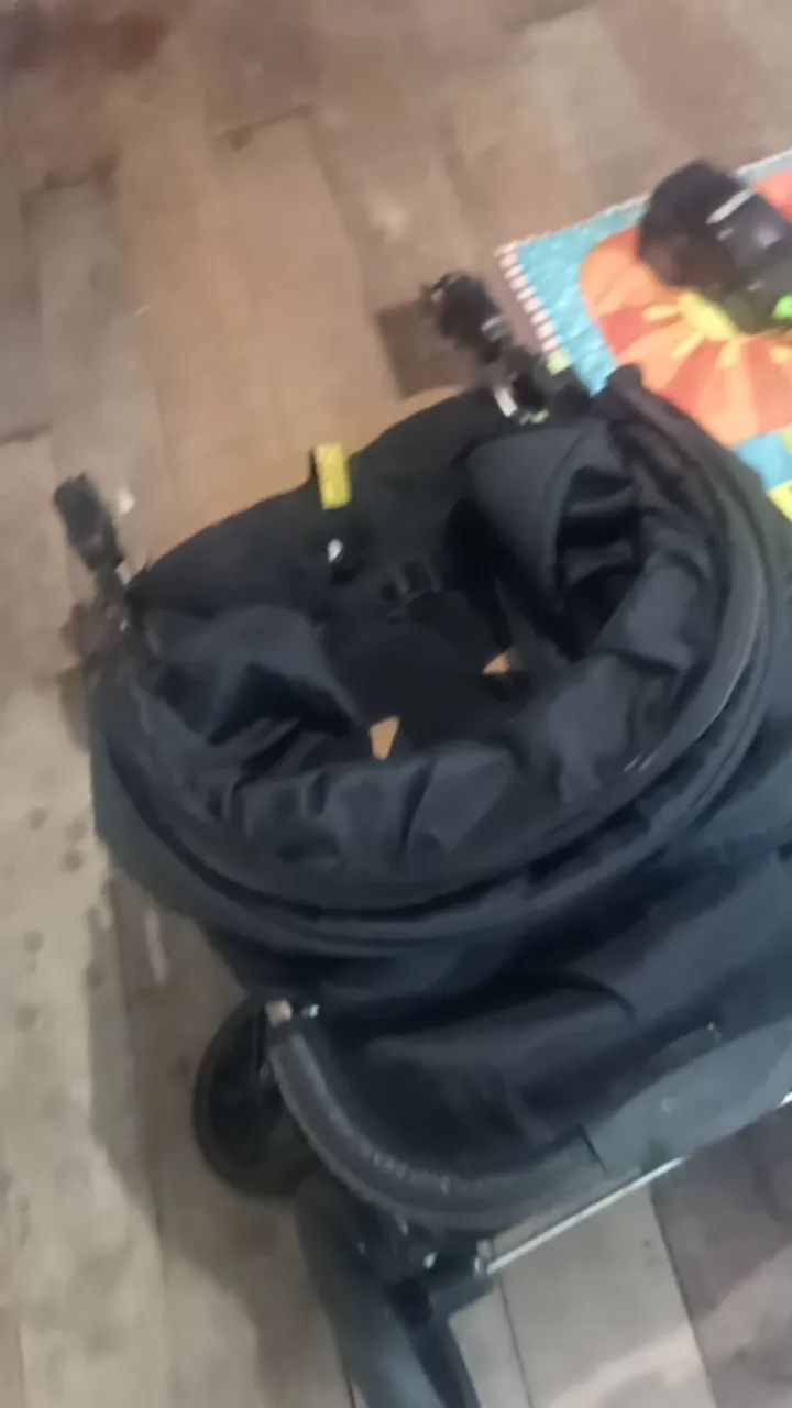 Carrinho de Bebê Galzerano Preto e Bronze -  com Porta-Copo! - Foto 3