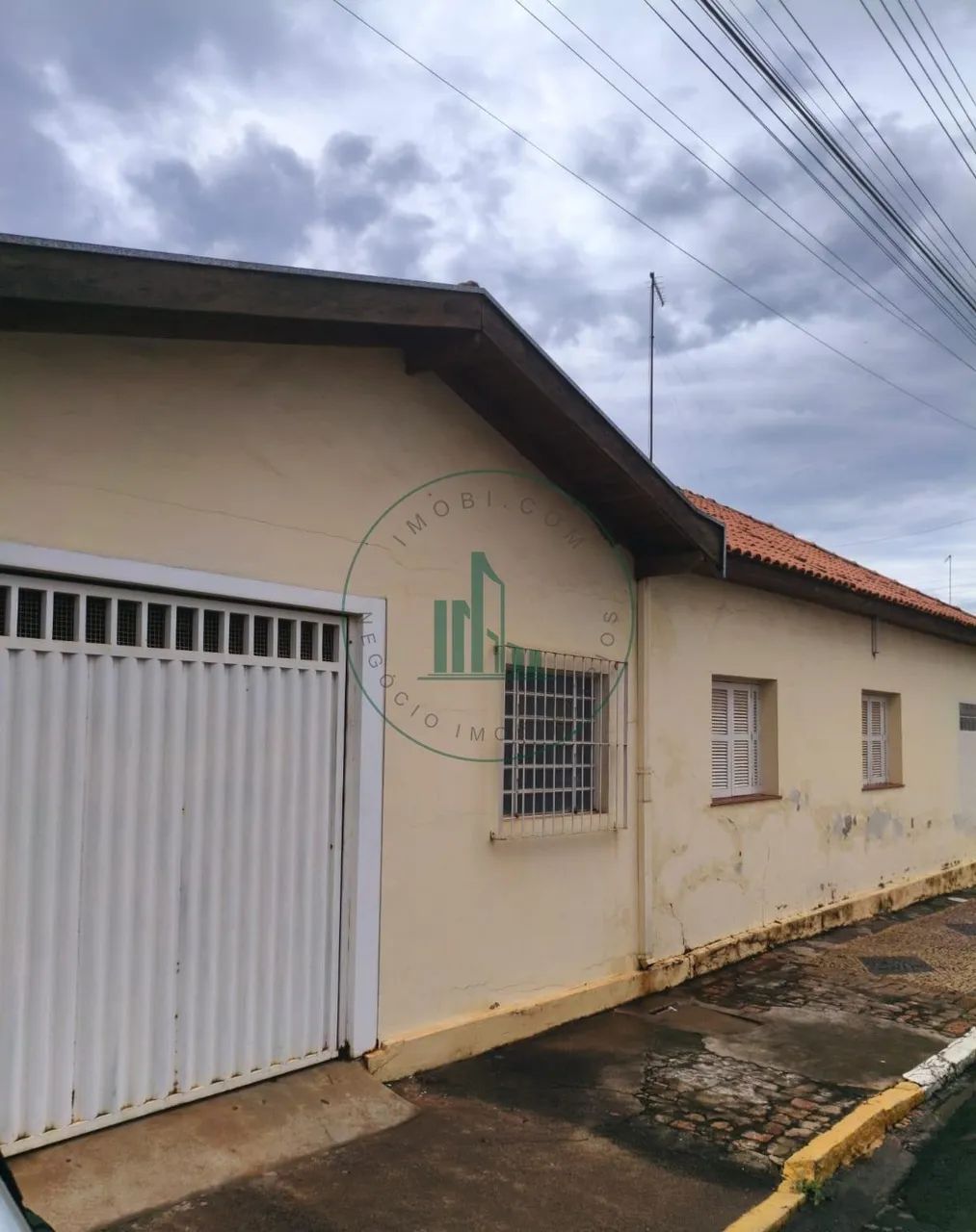 Casa no Centro c/ 3 Dorms, 2 Banheiros e Potencial comercial