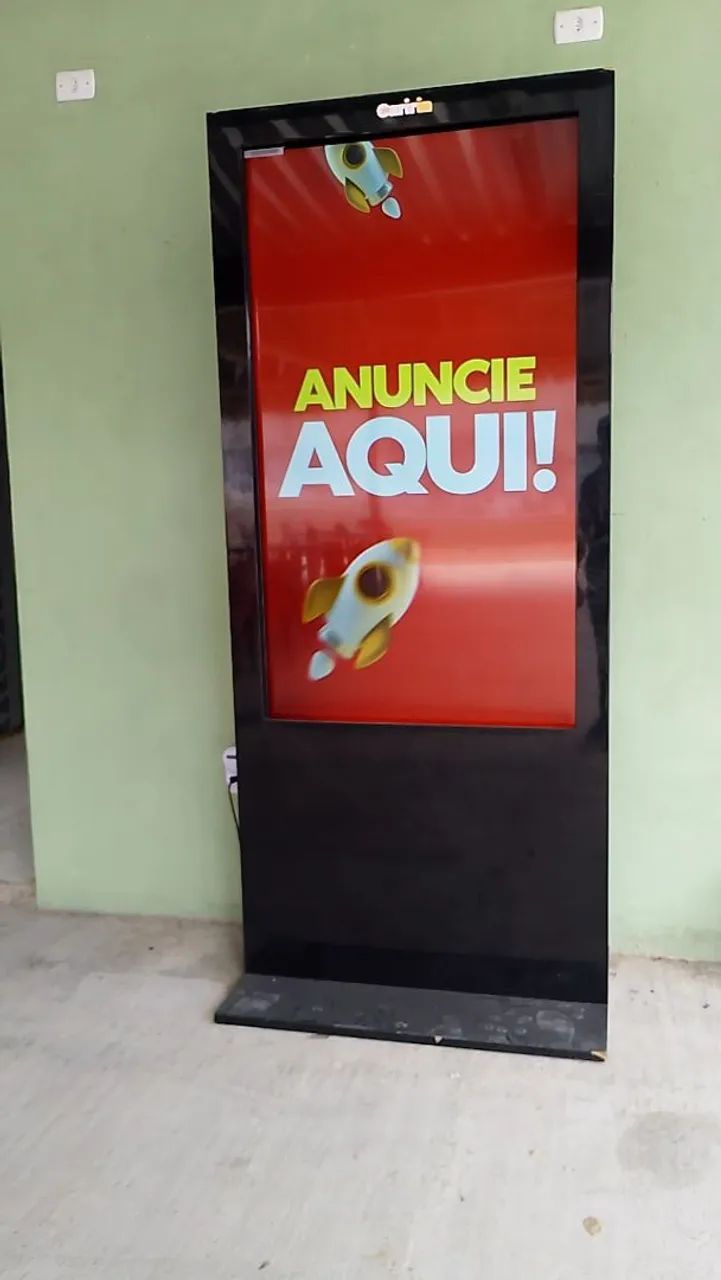 Totem publicitário em MDF tela de 65 polegadas - Foto 2