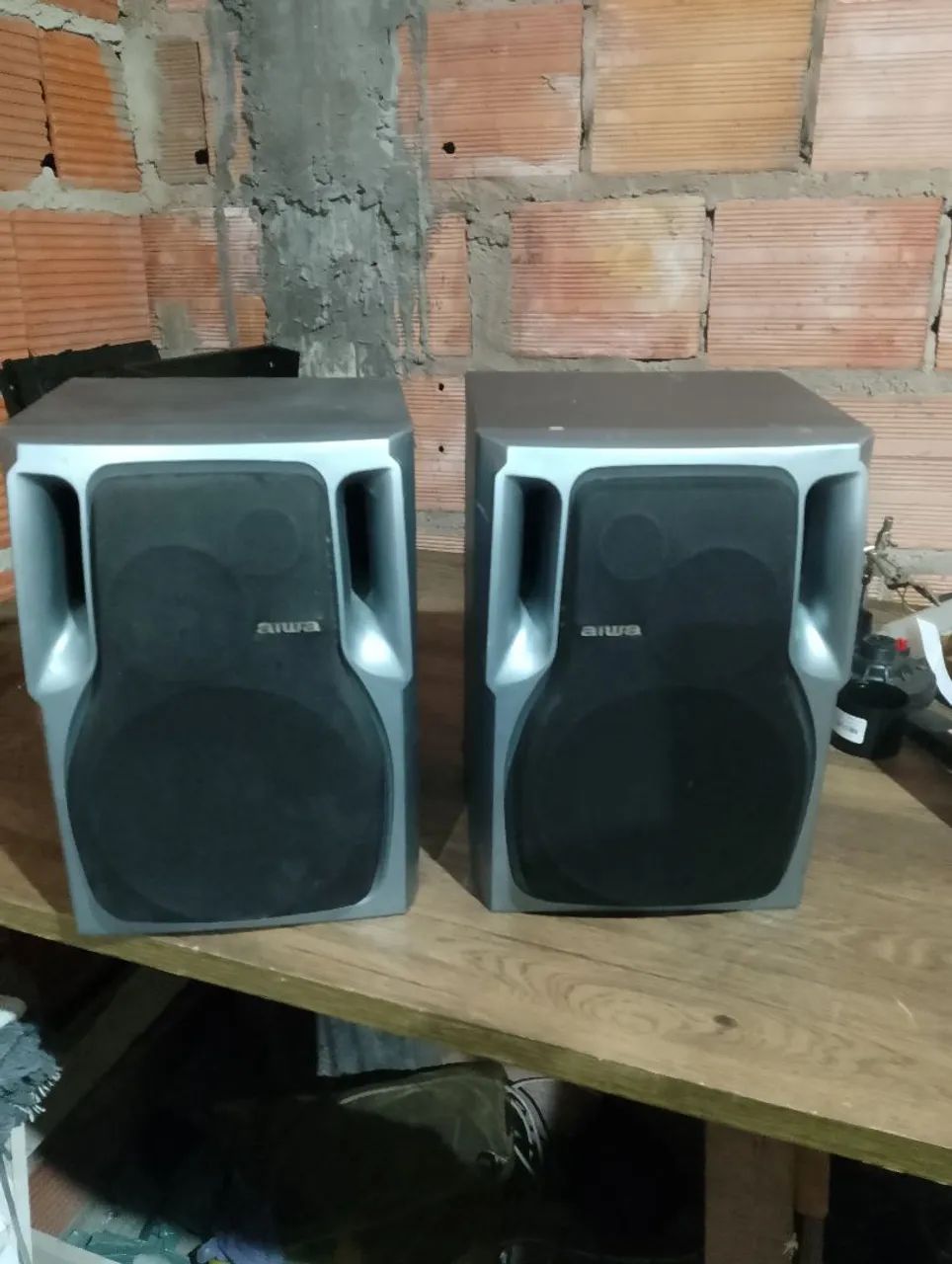 Par de Caixas aiwa semi nova 