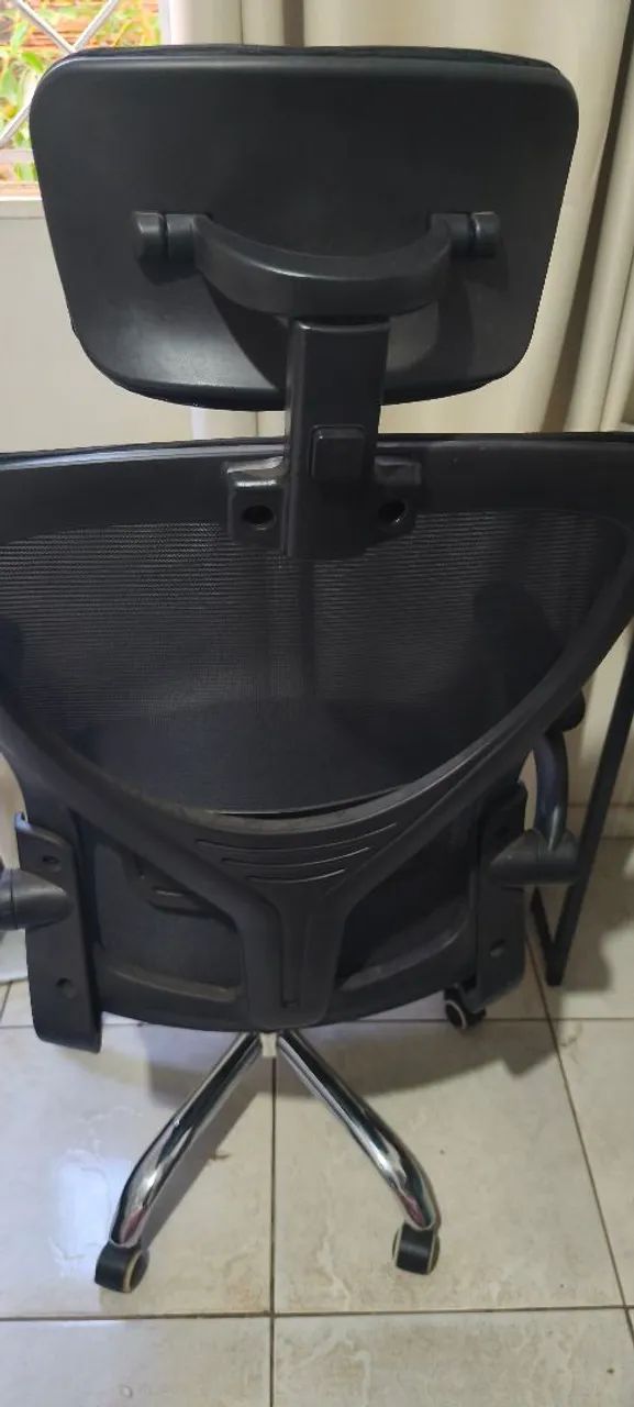 CADEIRA ESCRITORIO COM APOIO PARA CABEÇA E LOMBAR , BASE CROMADA  - Foto 2