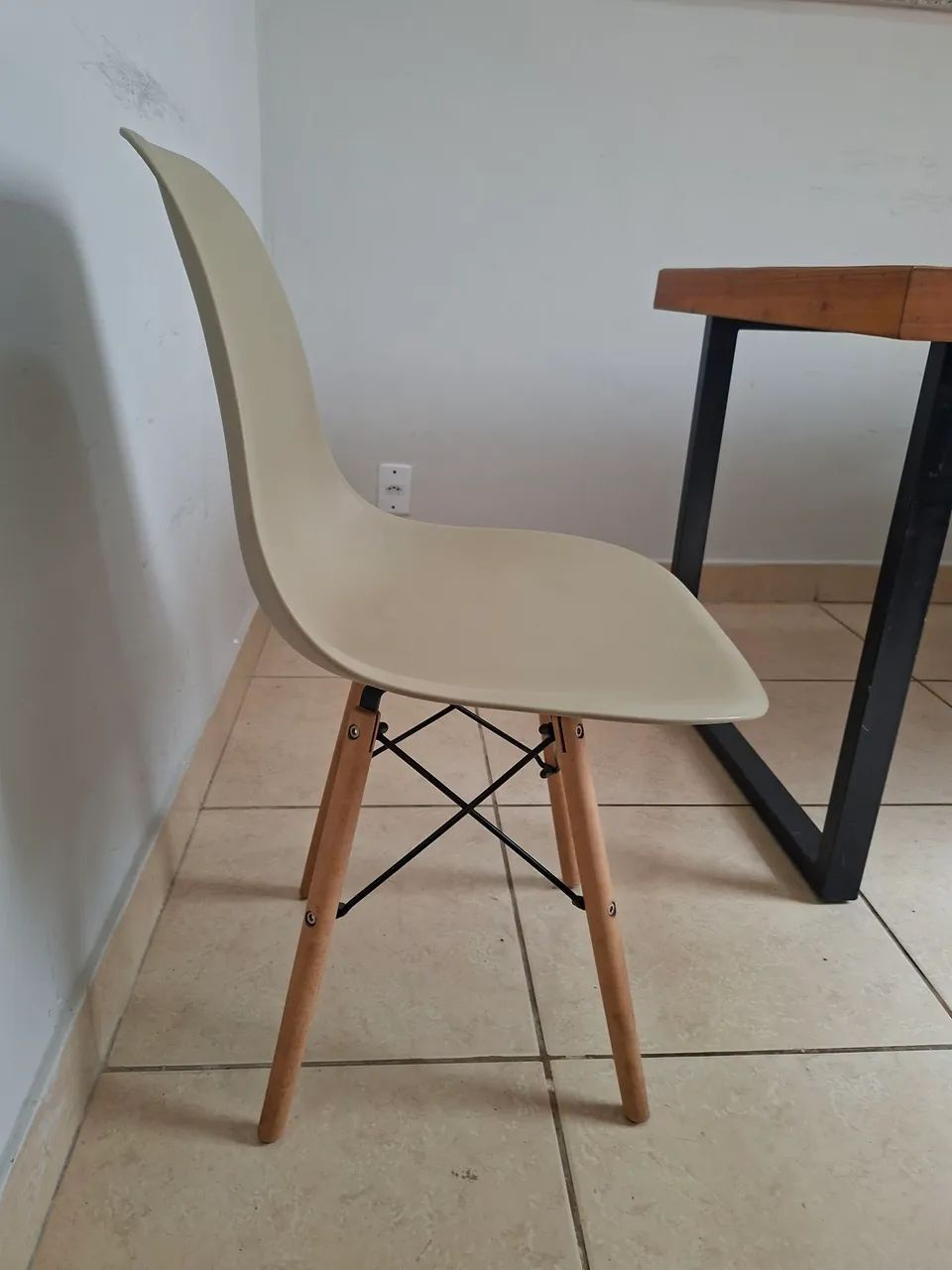 Mesa de Madeira Maciça com Cadeiras  - Foto 5