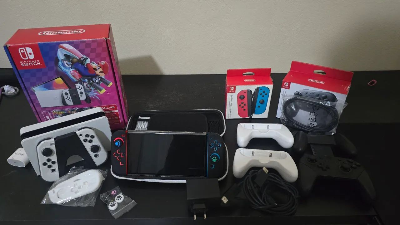 ? Nintendo Switch OLED Completo + 2 Pares de Joy-Con + Pro Controller Original