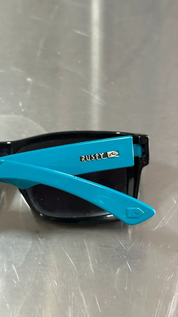Óculos de Sol Rusty Preto com Hastes Azul-Turquesa - Foto 2