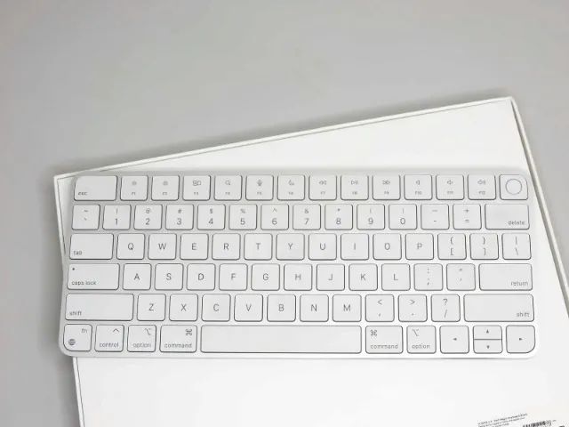 Apple Magic Keyboard com Touch ID USB-C com caixa - Foto 4