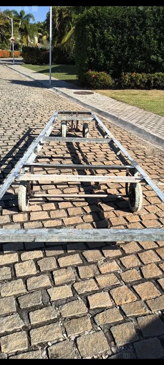Carretinha de encalhe para casco panga ou Mistral  - Foto 3