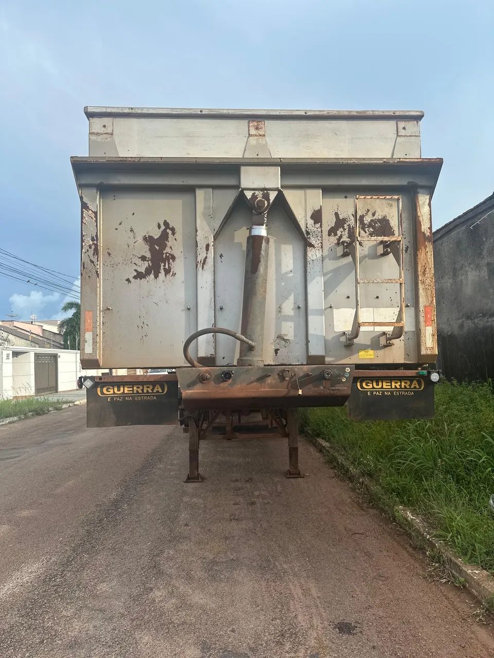 Semi reboque , caçamba basculante 