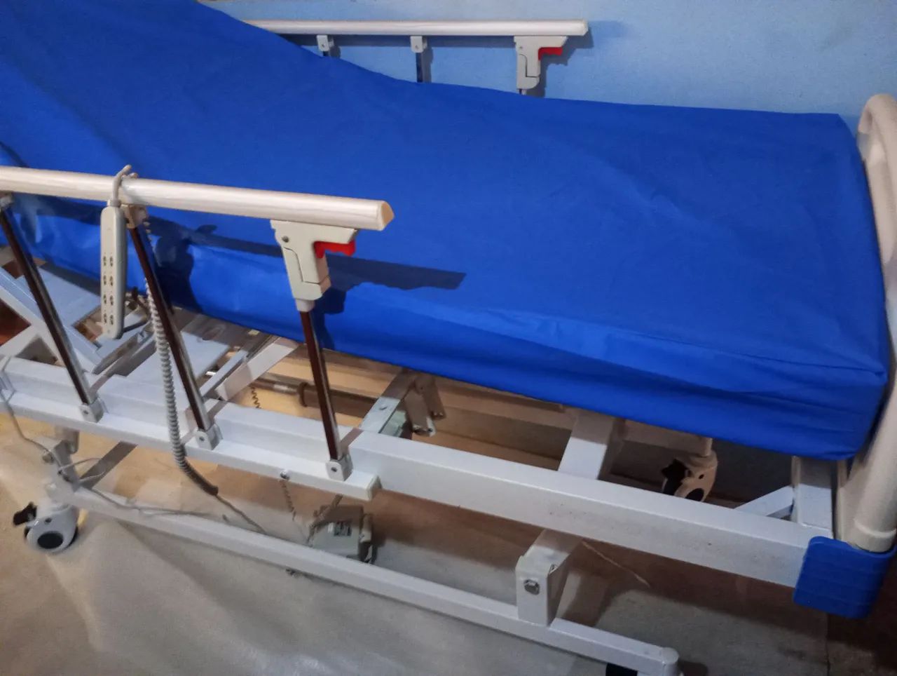 Cama Hospitalar Elétrica, Nova e Garantia.