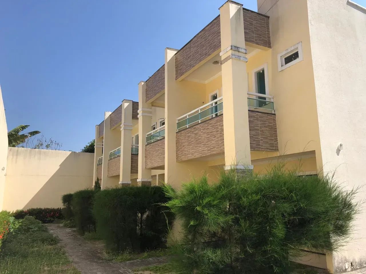 Casa Duplex em condomínio com 3 quartos na Maraponga