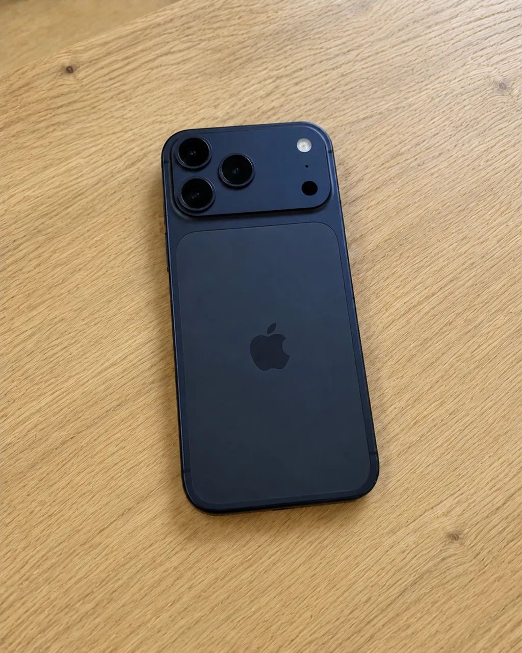 iPhone 17 pro MAX 256 8 meses de uso 98% bateria 