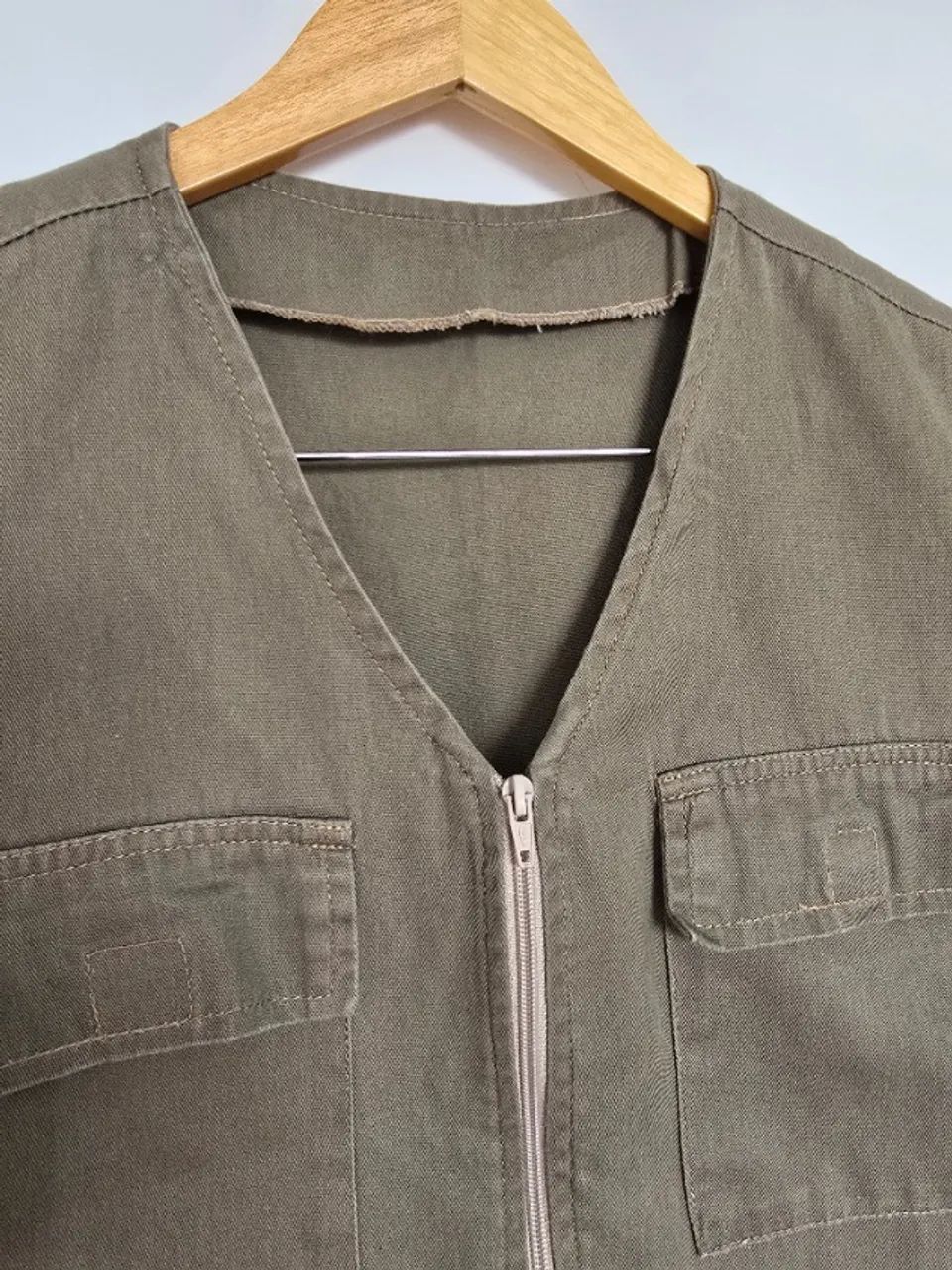 Colete de Sarja com Zíper e 4 Bolsos com velcro - Foto 3