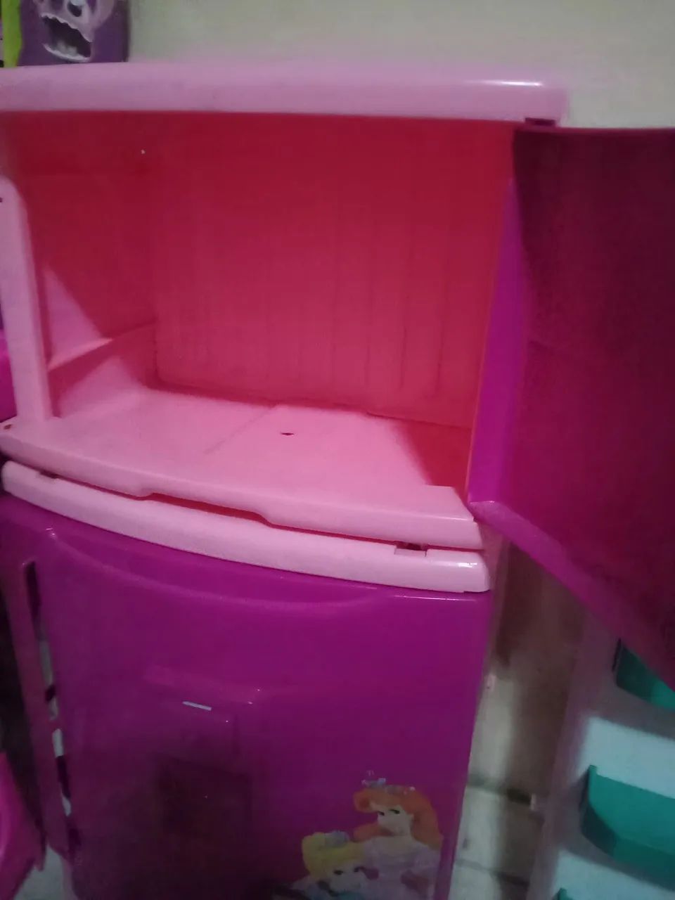 Geladeira infantil rosa da Disney 