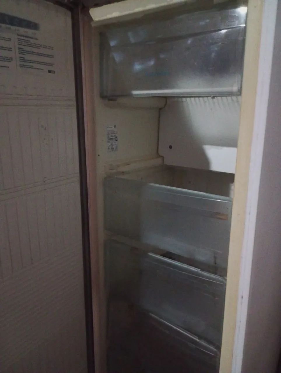 Vende se o freezer vertical ?  ffe 24 - Foto 2
