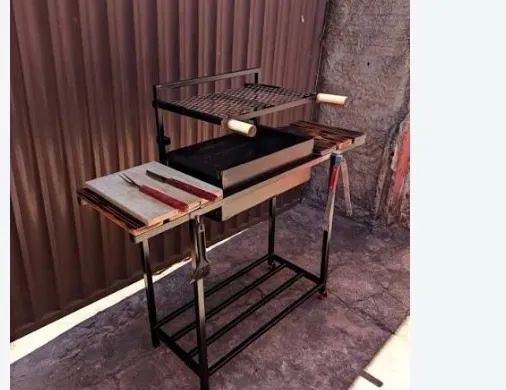 Churrasqueira de metalon com mesa 