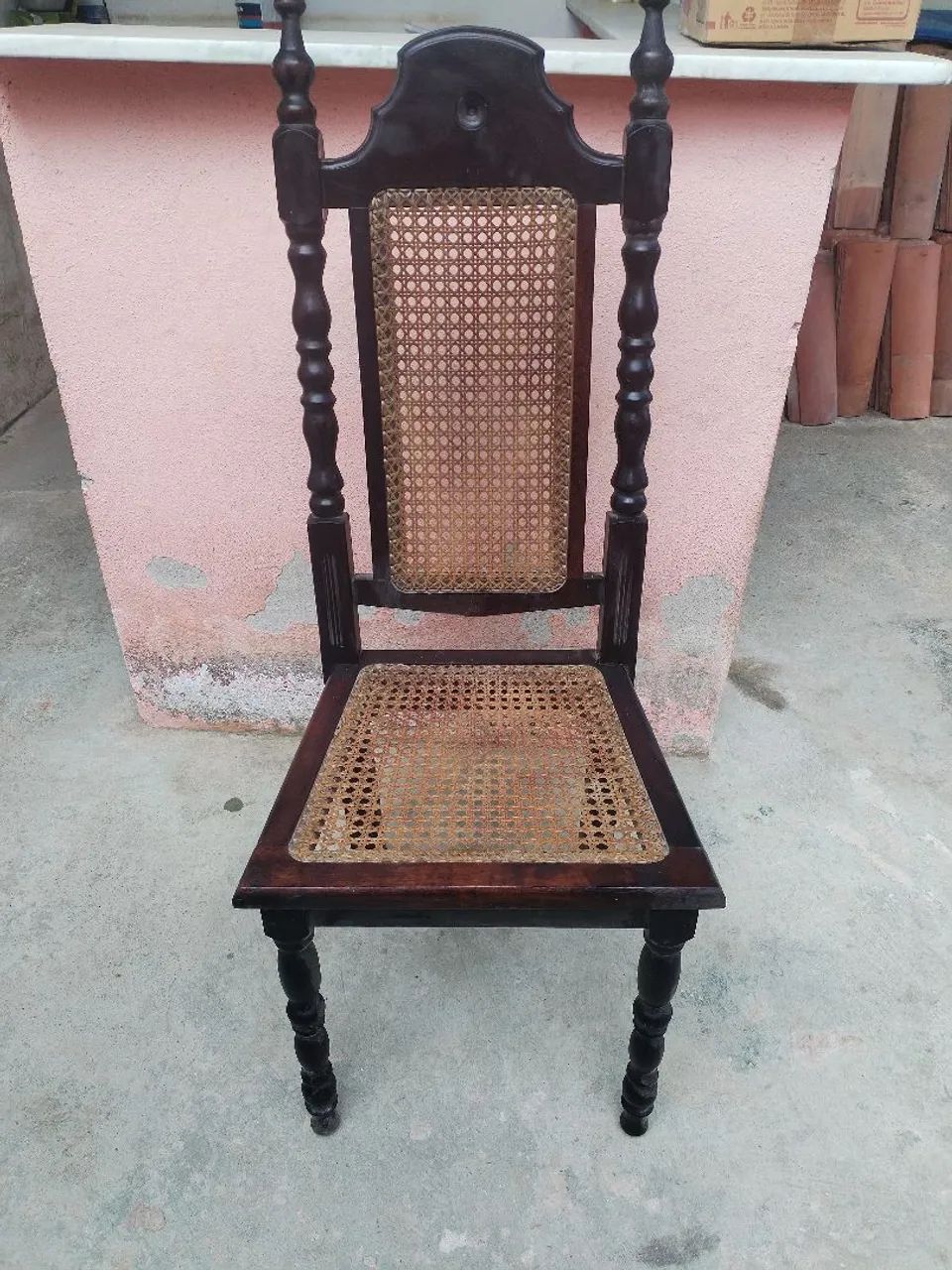 Conjunto de cadeiras de madeira em palinha