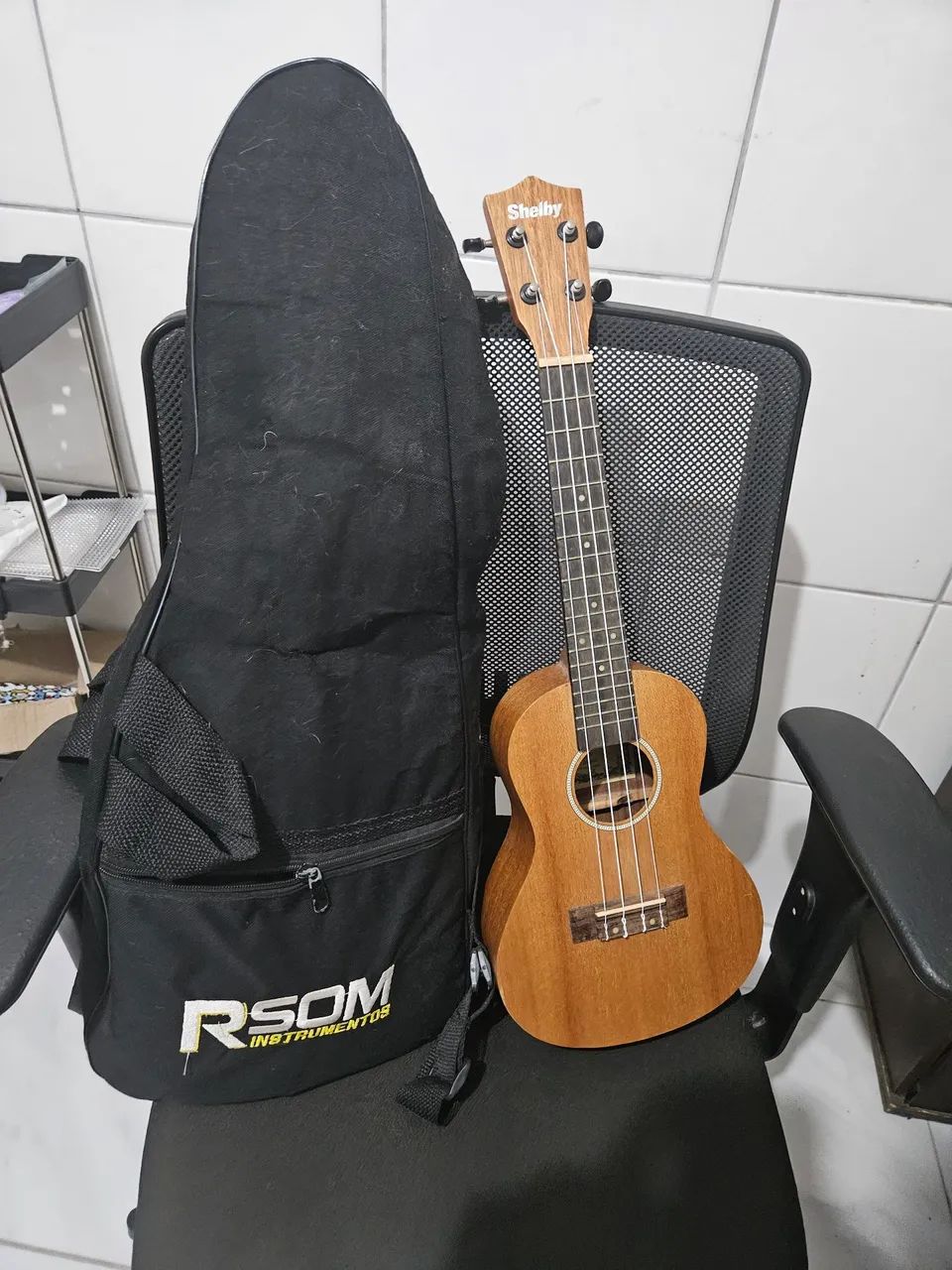 Ukulele + case - Foto 2