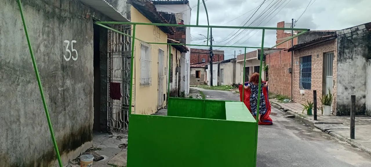 Barracão completa