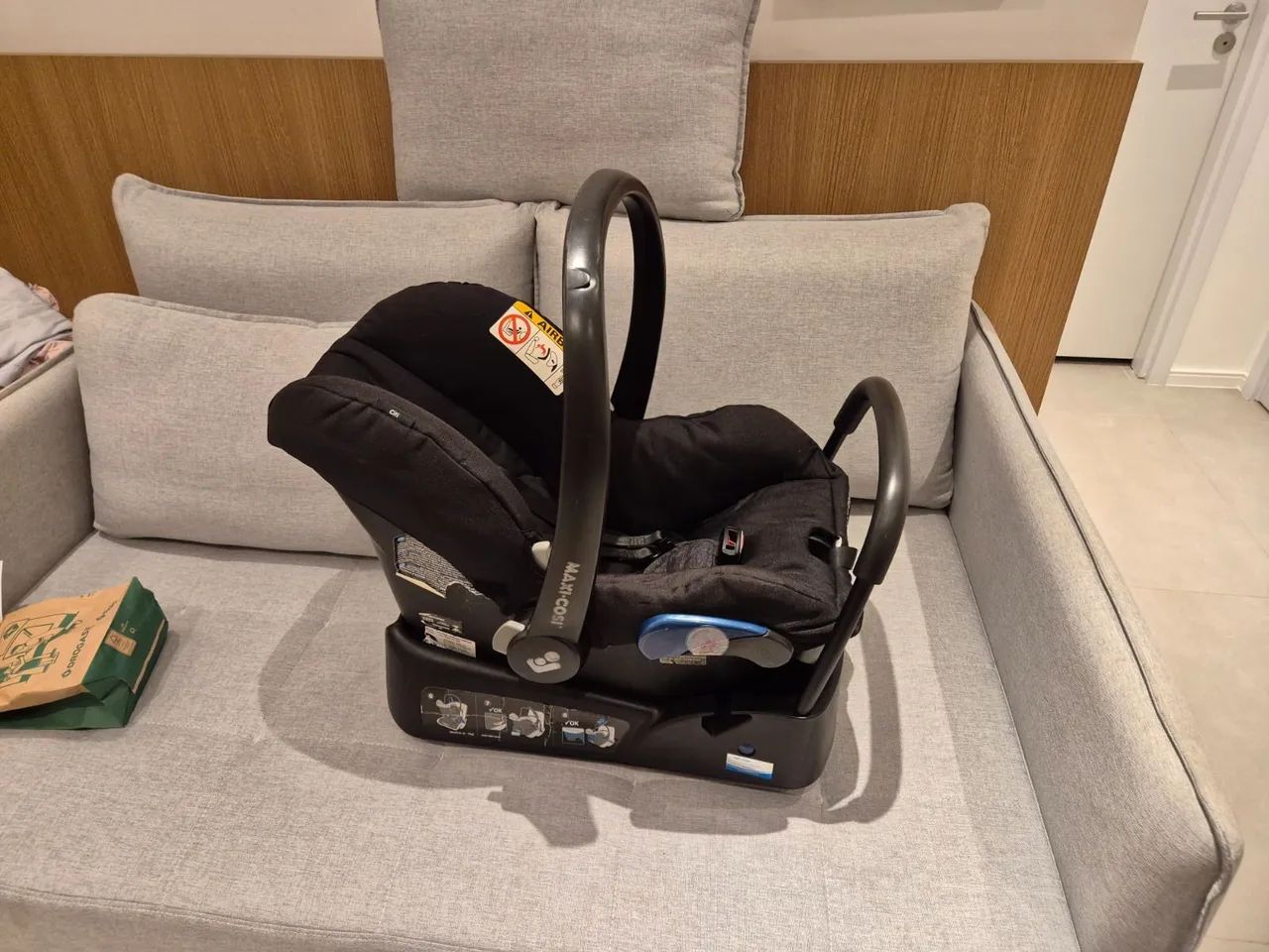 Bebê conforto.