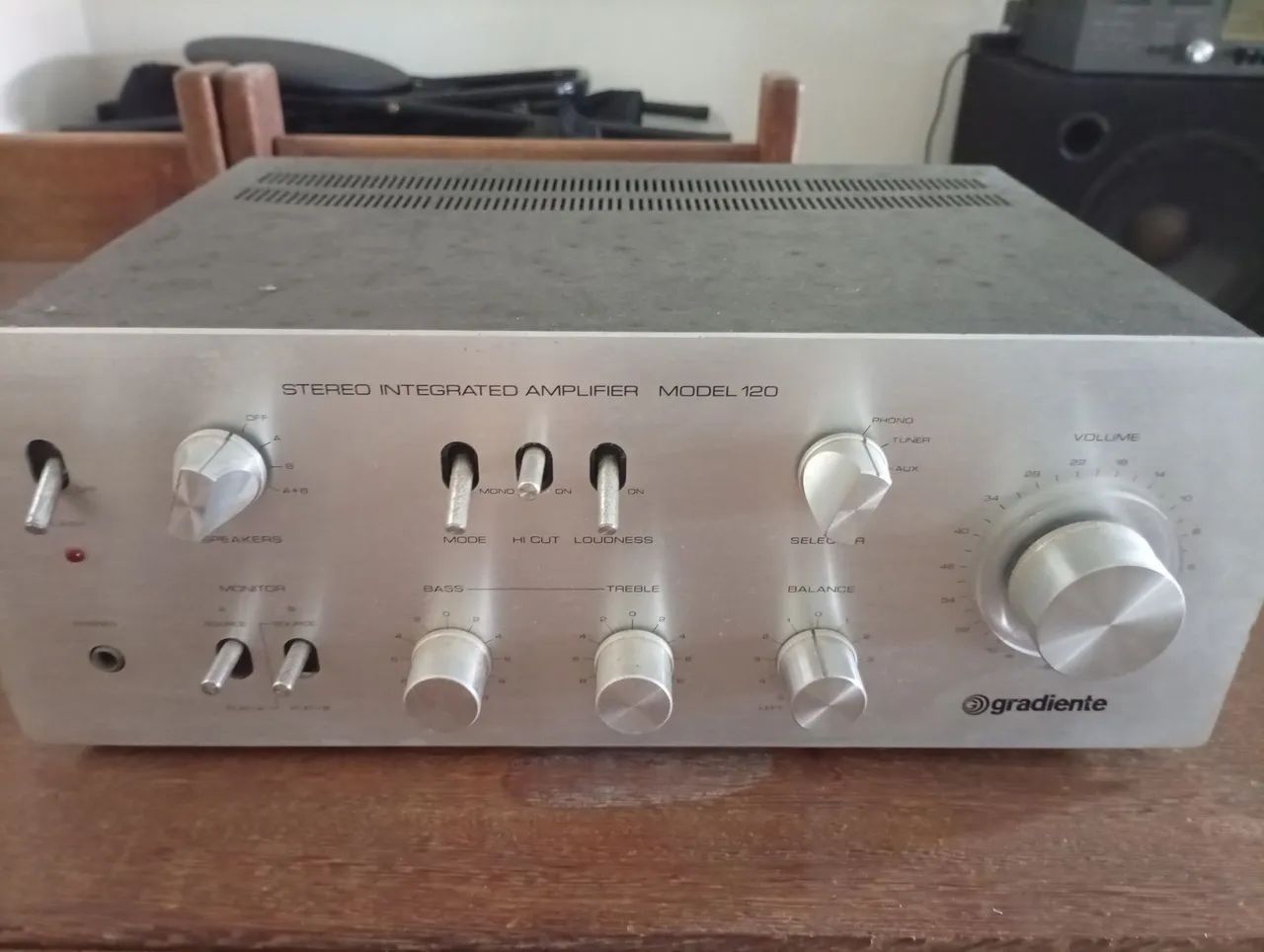 Amplificador Gradiente Model 120