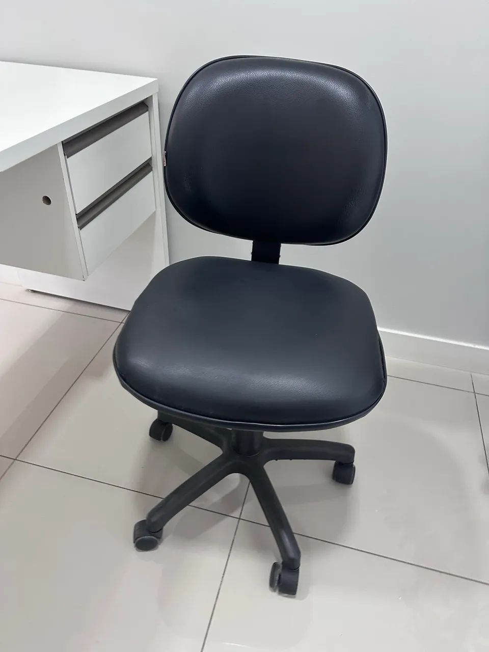 Cadeira Escritório Preta com Rodinhas