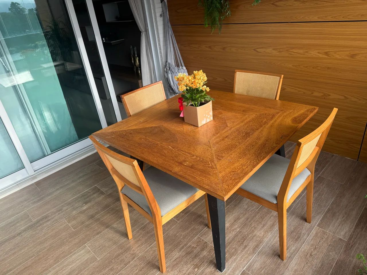 Vendo essa linda mesa quadrada de madeira nobre - Foto 4