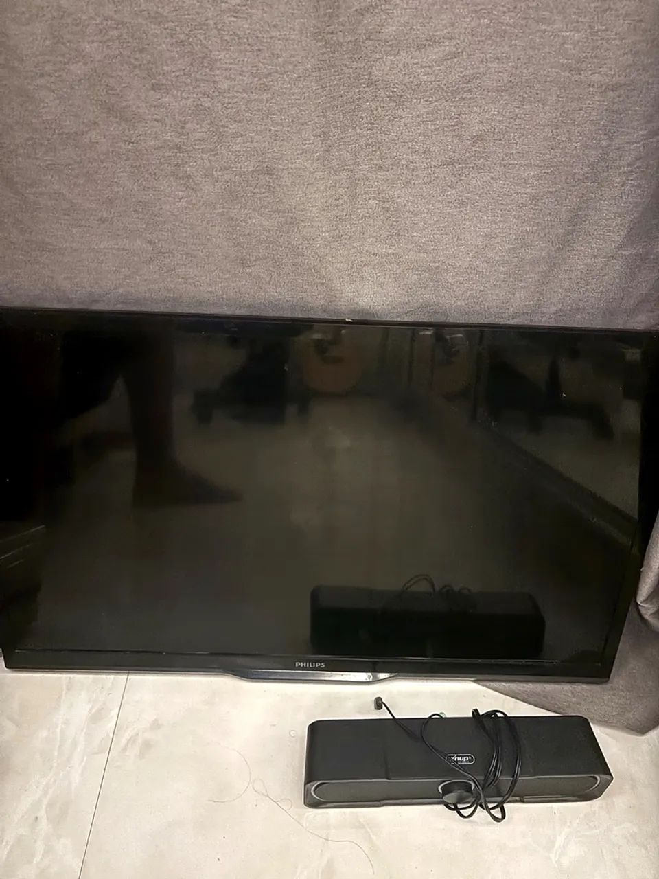 TV Philips 32 Polegadas com Controle e Caixa de Som