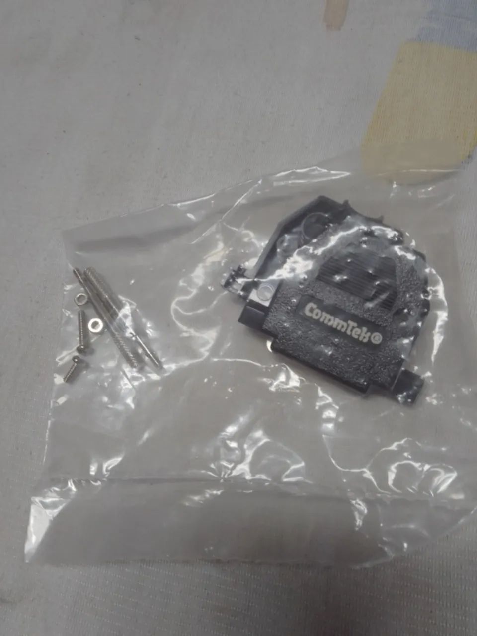 Capa P/conector DB25 Commteck 90 peças disponiveis - Foto 3