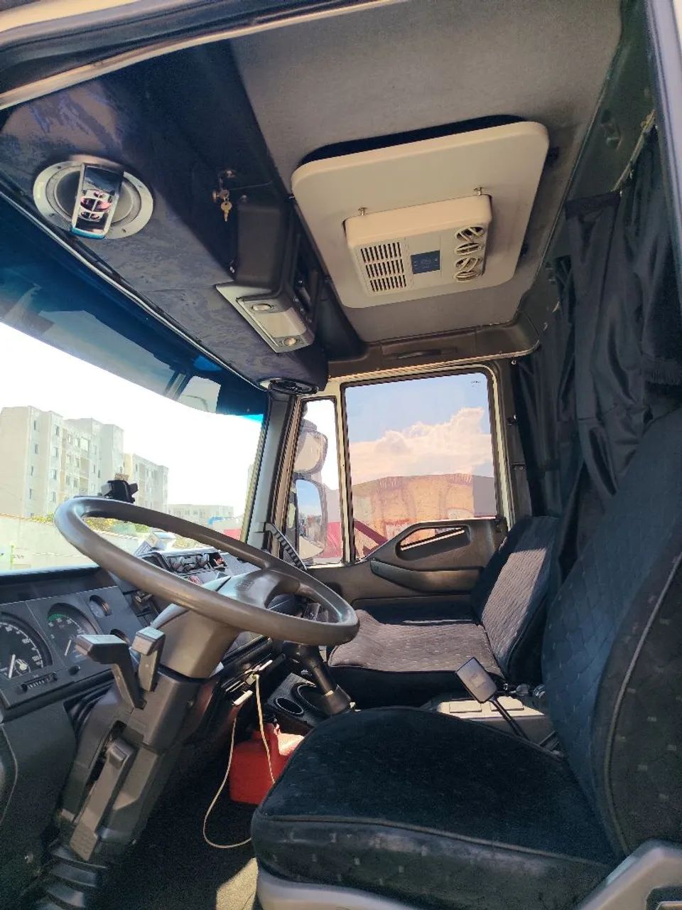 Iveco Tector 240e22 revisado - Foto 2