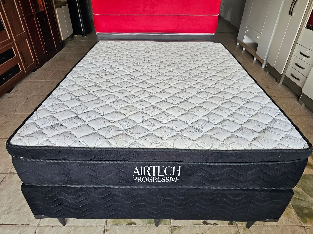 Cama box queen molas bonnell usada 