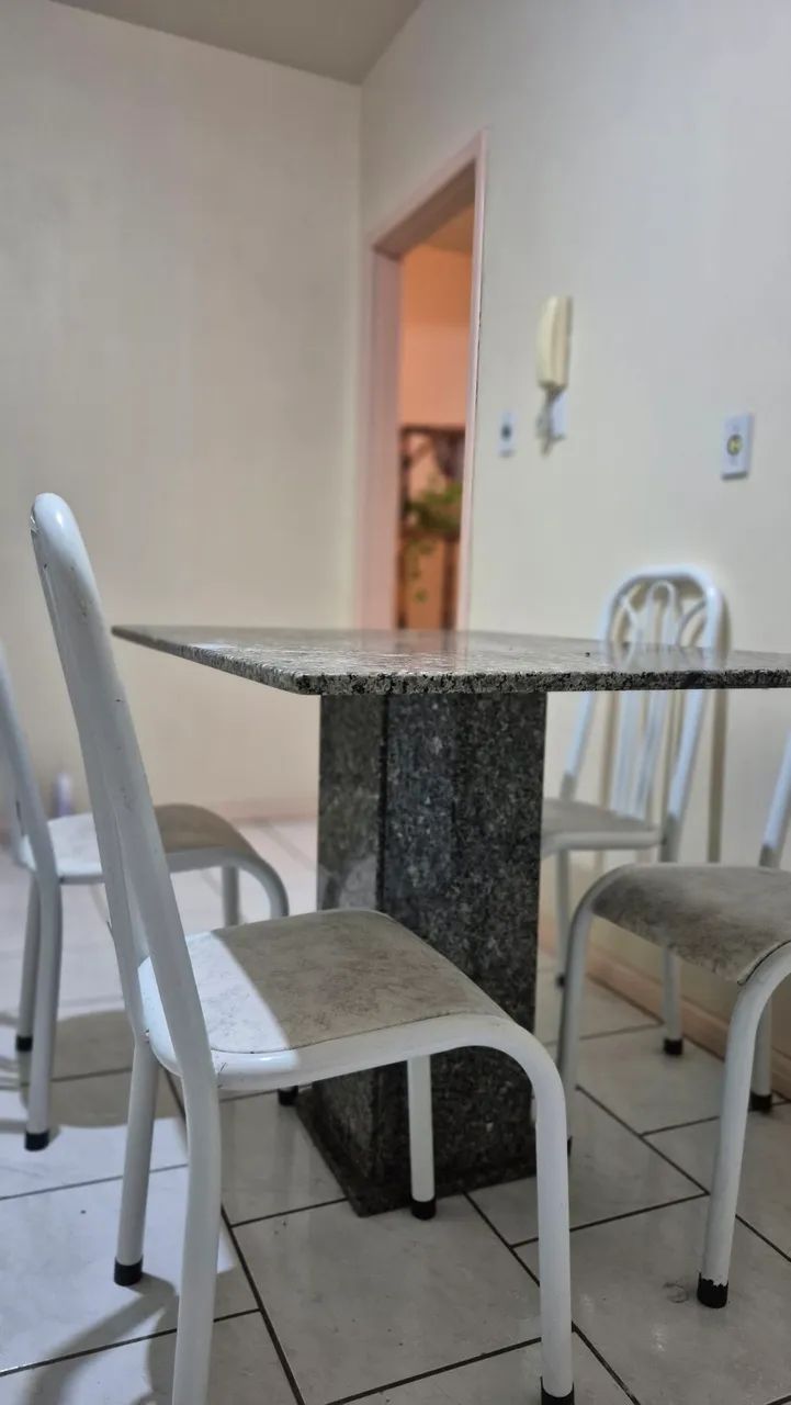 Mesa de granito com 4 cadeiras - Foto 3