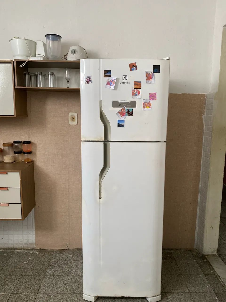 VENDE-SE GELADEIRA EM PERFEITO FUNCIONAMENTO  - Foto 2