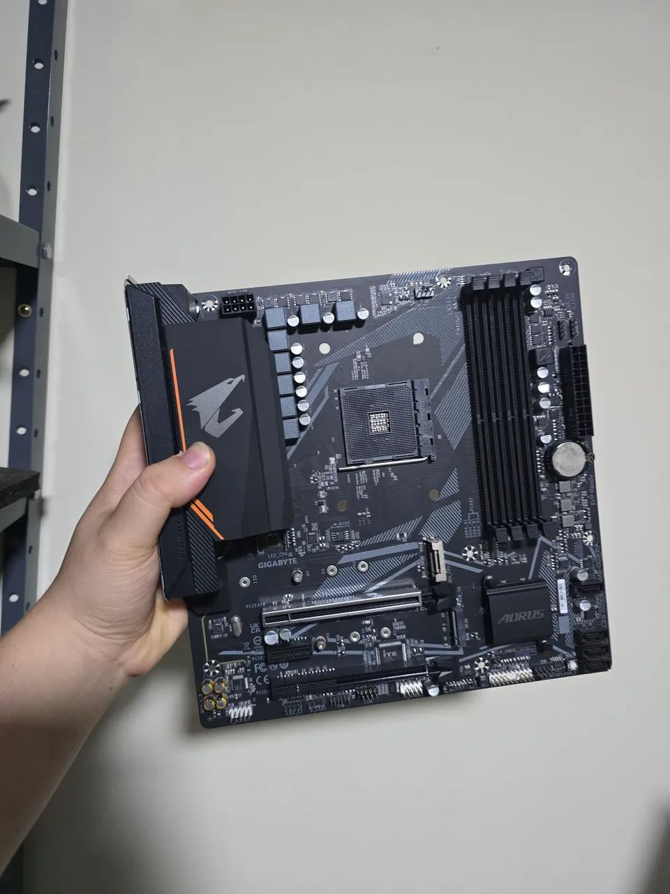 Placa mãe B550M AORUS ELITE - Foto 3