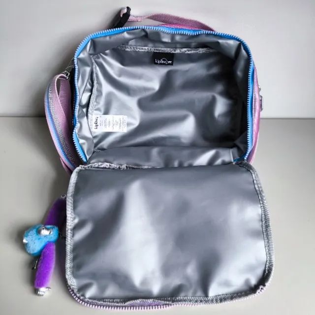 Kit Mochila de Rodinha e Alça de Ombro com Merendeira e Estojo Escolar da Kipling - Foto 5