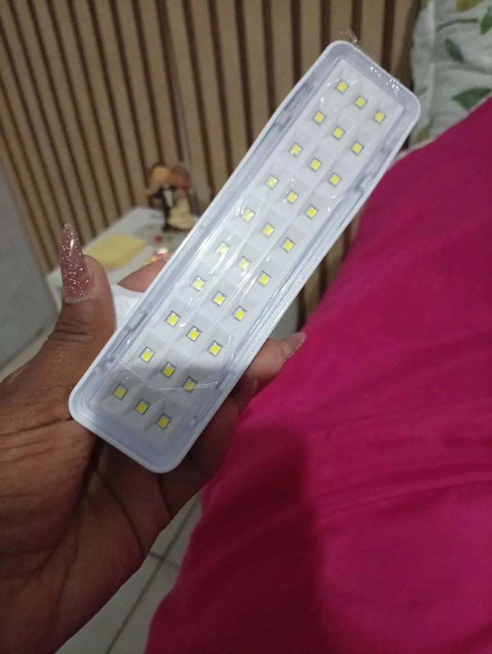 Vendo mini luminária de emergência 