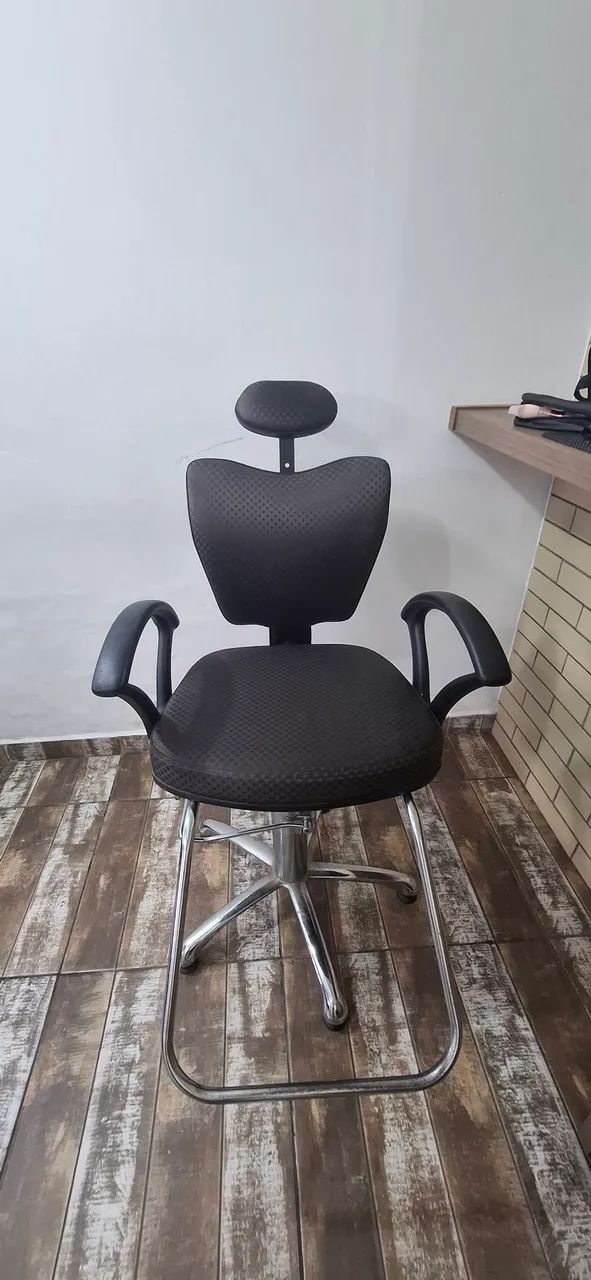 Cadeira para barbeiro, cabeleireiro, design de sobrancelhas e cílios.  - Foto 3