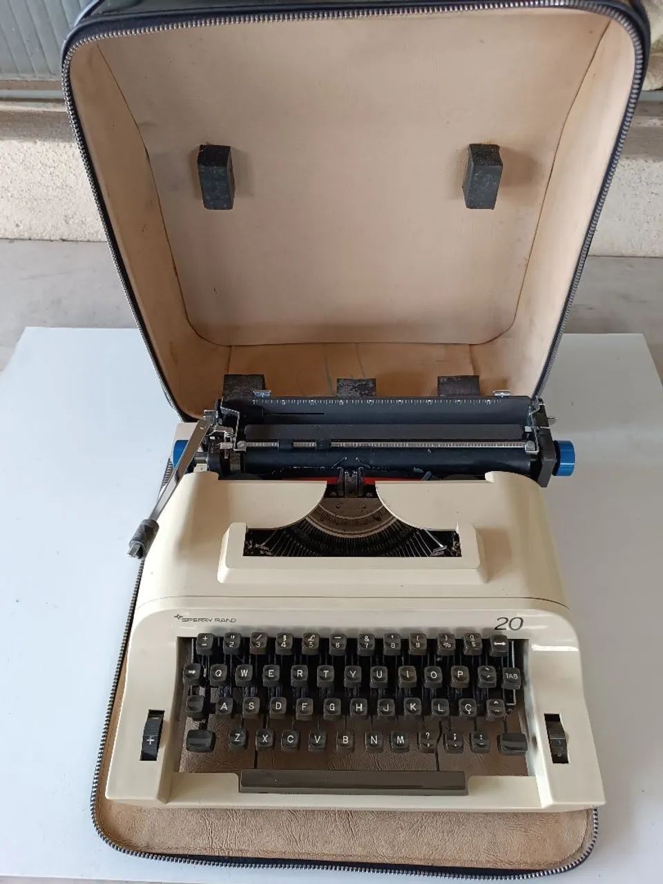 Máquina de escrever antiga  - Foto 3